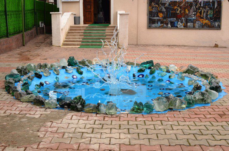 işlenmiş cam havuzu