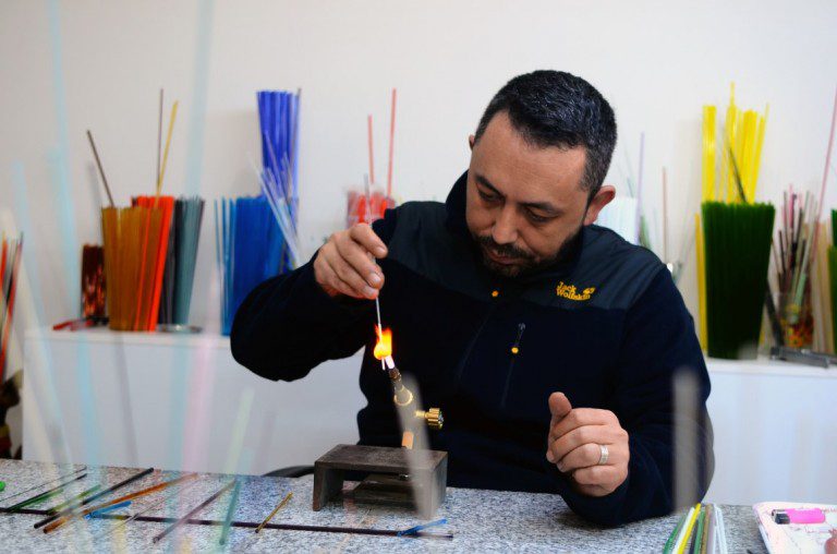 Sertaç bayraktar cam işleme sanatçısı